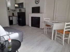 Promo Studio Wi-Fi à Courseulles-sur-Mer au 1er étage