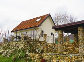 Вила Перуле Villa Perule - Handmade cozy wooden villa in the Rhodope mountain, location de vacances à Shumnatitsa