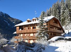 Casa del bosco, hotel din Canazei
