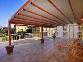 Attico Incerpi, terrazza sui tetti di Montecatini Terme, hôtel acceptant les animaux domestiques à Montecatini Terme