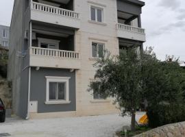 Apartments Dinko, proprietate de vacanță aproape de plajă din Duće