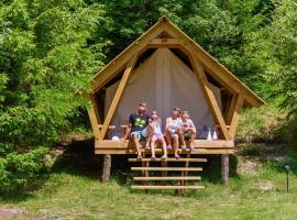 Adrenaline Check Camping, nastanitev ob plaži v mestu Bovec