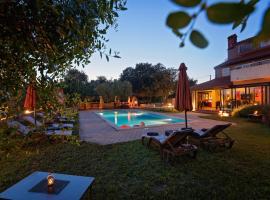 Guesthouse ''Barboska'' - big outdoor swimming pool & private tennis court, alloggio in famiglia a Vodnjan (Dignano)