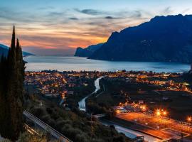 Hotel Isola Verde, hotel em Nago-Torbole