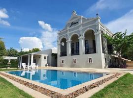 Je t'aime cafe & villa, parkolóval rendelkező hotel Szingburiban