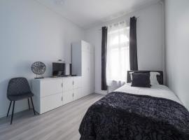 EXECUTIVE SINGLE ROOM WITH EN-SUITE in GUEST HOUSE CITY CENTRE, хотел в Люксембург