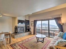 Whitefish Mtn Ski-in and Out Condo Steps to Slopes!, hotel con spa en Whitefish