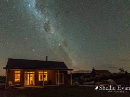 Night Sky Cottage - Kahu Cottage - HOT TUB, self-catering accommodation in Twizel