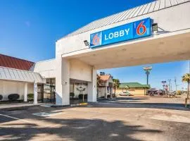 Motel 6-Florence, SC、フローレンスにあるFlorence Regional Airport - FLOの周辺ホテル