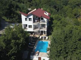 Calea Poienii Penthouse, hotel with pools in Braşov