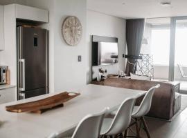 Luxury Apartment near the Airport with Sea View, hotel in Umhlanga
