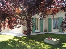 Gite de La Cheneraie: Montpezat-de-Quercy şehrinde bir otoparklı otel