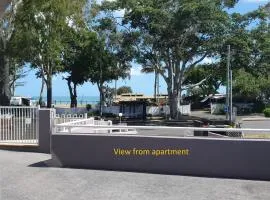 Villa Venezia Apt 3 - Spacious Hervey Bay beachfront apartment