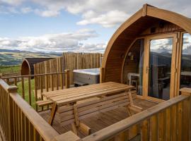 Farragon Luxury Glamping Pod with Hot Tub & Pet Friendly at Pitilie Pods, hotell sihtkohas Aberfeldy