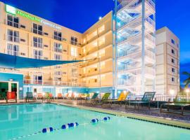 Holiday Inn Express & Suites Nassau, an IHG Hotel, отель в Нассау