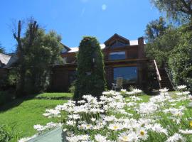 Cabaña Paseo del Sol, hotel with parking in San Martín de los Andes