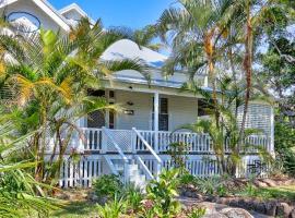 Arcadia House, guest house in Byron Bay