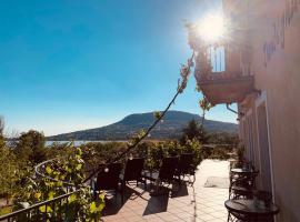 Sipos Borház és Vendégház, romantic hotel in Badacsonyörs