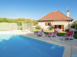 Beautiful holiday home with private pool, feriebolig i Condat-sur-Vézère
