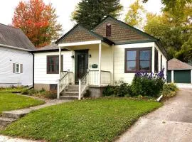 Cozy Cedarburg House - Walk to Historic Downtown!