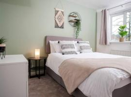 3 Bed Townhouse Stafford, hotel di Stafford