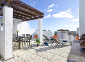 WintowinRentals Townhouse, Roof Terraze & Pool, hotel a Torre de Benagalbón