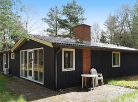 8 person holiday home in Hadsund, hytte i Helberskov
