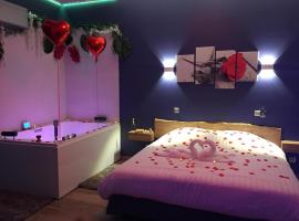 L EDEN et sa love room avec balnéothérapie, готель біля визначного місця Maisons-Alfort-Les Julliottes Metro Station, у місті Мезонз-Альфор