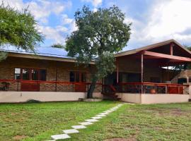 Muqurati Lodge - Dinokeng Game Reserve, hotel i Klipdrift