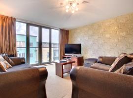 Stephenson Sleepers Apartments by Week2Week, holiday rental in Gateshead
