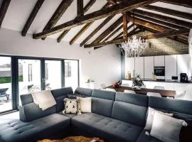Villa Mala,Luxury Retreat with Pool, Sauna & Gym