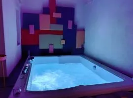 Jacuzzi SUITE con Caminetto La stratodda Appartamento privato vicino al MARE e OSTUNI