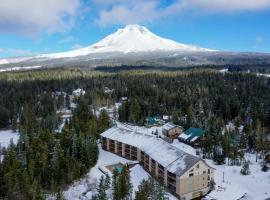 THE CLYDE - Your Cozy & Luxurious Mt Hood Retreat, resort de esqui em Government Camp