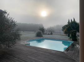 Communay Gablys Chambres, homestay in Communay