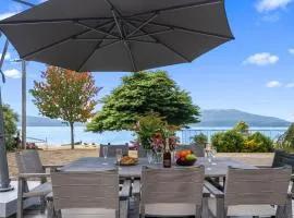 Winstone Cottage - Waterfront Lake Tarawera Home