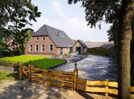Beautiful Holiday Home in Heino with Swimming Pool, hotel in Heino
