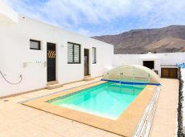 Famara Beach House, hotel with pools in Famara