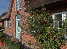 Alte Stellmacherei Historisches Reetdachhaus, hotel i Pelvorm