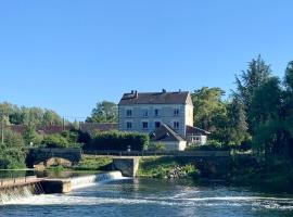 Le Moulin Du Port, feriebolig i Saint-Georges-sur-Cher