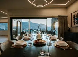 The Heights - Sleeps 8 - Lake Views - Outdoor Fire