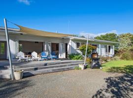 Somerton - Waipu Holiday Home, rumah percutian di Waipu Cove