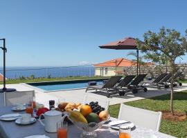 Luxury Calheta Villa Casa Calheta Heights 3 Bedrooms Stunning Sea Views Contemporary Design, hotel en Calheta