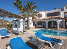 Villa in Rada de Moraira Sleeps 6 with Pool Air Con and WiFi, hotel in Rada de Moraira