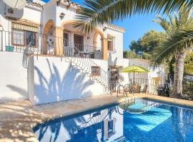 Senija Villa Sleeps 4 with Pool Air Con and WiFi, hotel in Senija