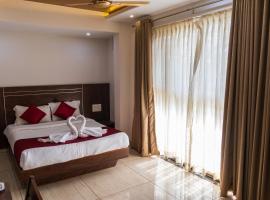 D' Manor Service Apartment, hotell i Belgaum