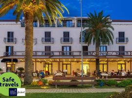 Hotel Pine, hotel en Tivat