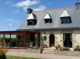Modern house in Brittany near the Pink Granite Coast, hotel with parking in Pédernec