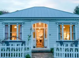 Villa Akaroa - Akaroa Pet Friendly Holiday Home