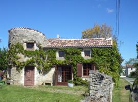 Traditional Charentais cottage in countryside 25 minutes from Royan, Zimmer in Balanzac