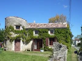 Traditional Charentais cottage in countryside 25 minutes from Royan